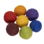Regenboogkleurige vilten ballen