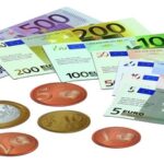 Magnetische euro's met munten en biljetten