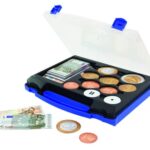 Opbergkoffer met magnetische eurobiljetten en euromunten