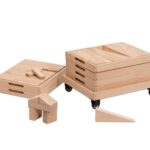 Wagen met houten bouwstenen (basis vormen)