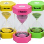 Set zandlopers 1,2,3,5 minuten en 30 sec.