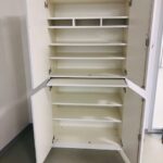 Leidsterkast met uitschuifbaar schrijfblad