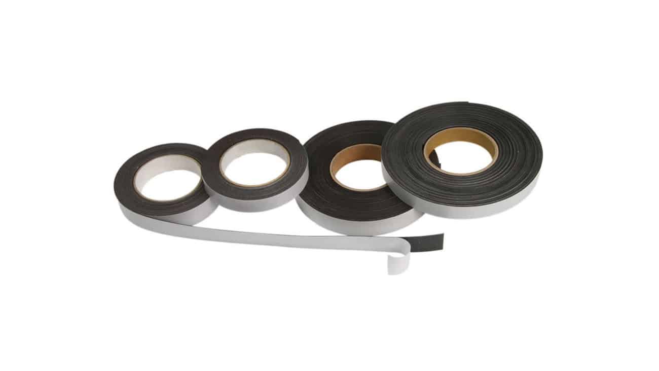Zelfklevend-magneetband-10mx25mm-17mm-dikte.jpg Zelfklevend magneetband 10000x25x1,7mm - Afbeelding 1